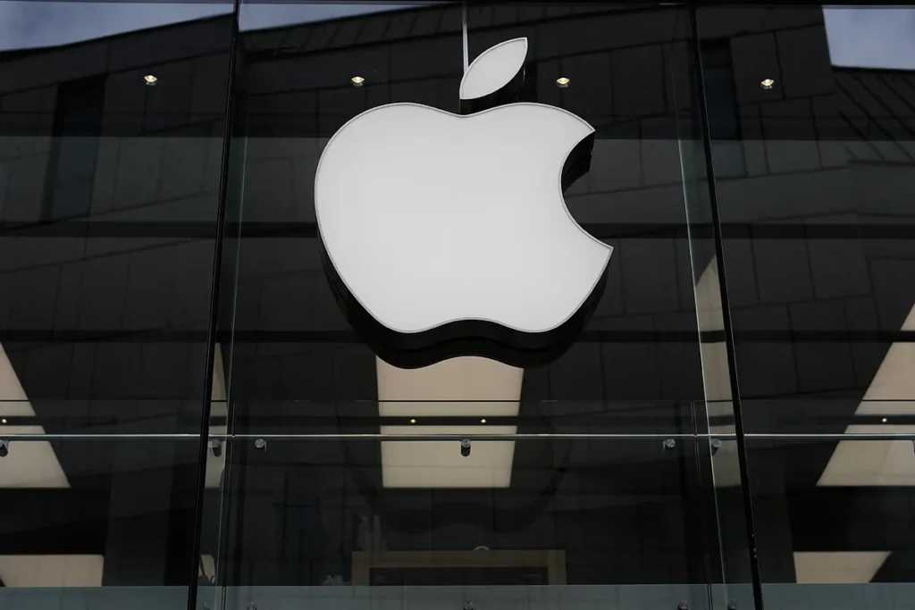 Apple demanda a OpenAI ante tribunal federal por presunto robo de secretos comerciales