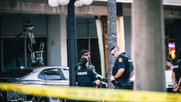 Cuatro muertos y 11 heridos tras atropello masivo en Tampa durante persecución policial Cuatro muertos y 11 heridos tras atropello masivo en Tampa durante persecución policial