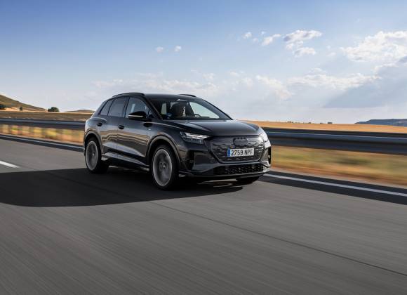 Audi presenta el Q4 e-tron renovado con carga bidireccional y hasta 592 kilómetros de autonomía Audi presenta el Q4 e-tron renovado con carga bidireccional y hasta 592 kilómetros de autonomía
