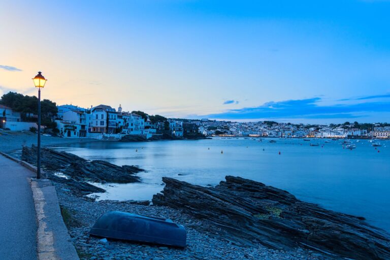 Cadaqués: el pueblo catalán de la Costa Brava que conserva su esencia mediterránea Cadaqués: el pueblo catalán de la Costa Brava que conserva su esencia mediterránea