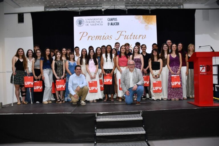 Campus UPV en Alcoy reconoce a 32 estudiantes con los mejores expedientes de 4º de ESO en Ciencia y Tecnología