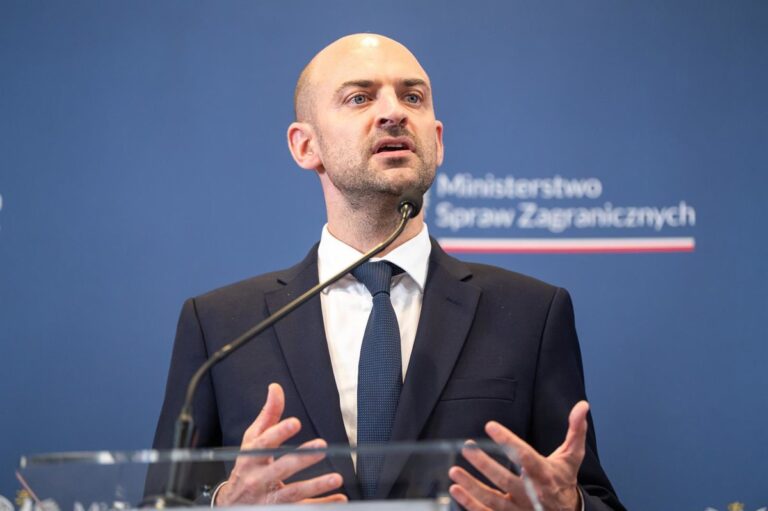 Ministro de Exteriores de Francia arremete contra Rajoy: 'Es estupidez, racismo o las dos'