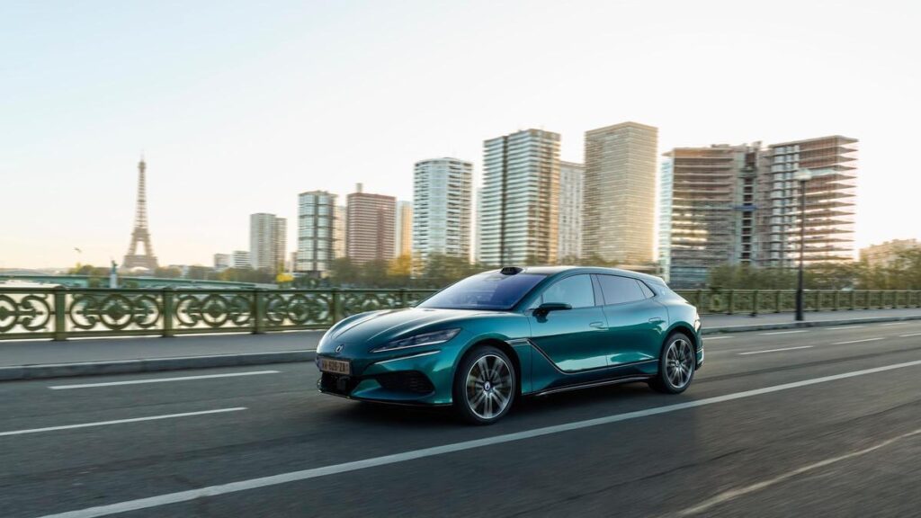 DENZA inicia operaciones en España con tecnología de carga ultrarrápida y dos modelos premium