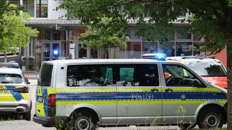 Dos niñas de 13 años gravemente heridas en un instituto de Alemania: un adolescente de 16 años está detenido