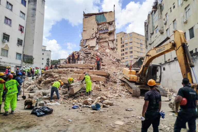 España eleva a 26 los fallecidos y 150 los desaparecidos por terremotos en Venezuela