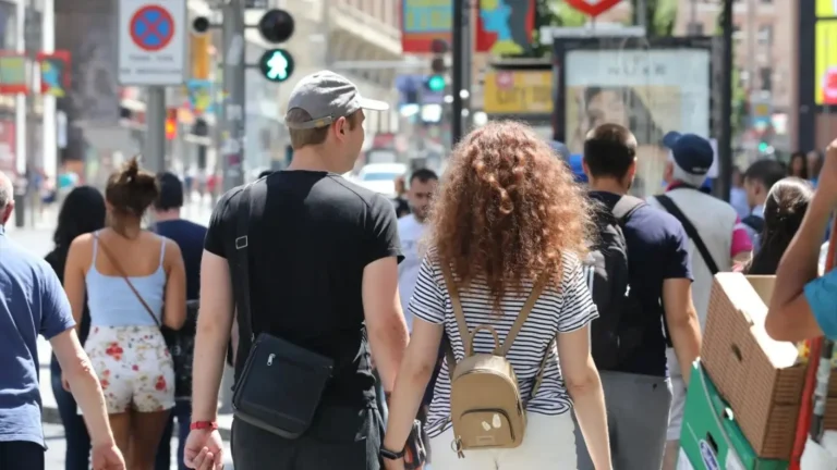 Funcas alerta sobre la imposibilidad de los treintañeros para mantener parejas estables por empleos precarios Funcas alerta sobre la imposibilidad de los treintañeros para mantener parejas estables por empleos precarios