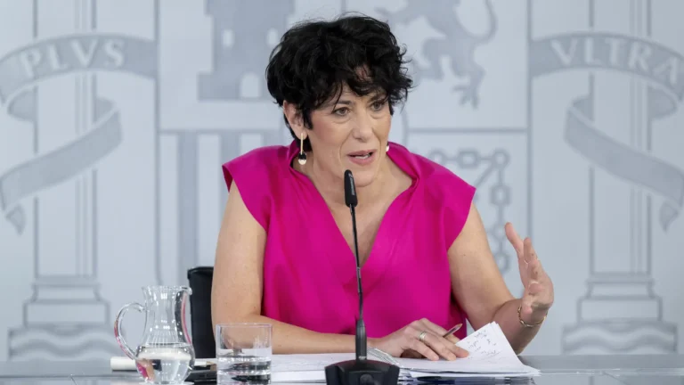 El Gobierno español confirma que la regularización extraordinaria de inmigrantes sigue vigente tras decisión del Tribunal Supremo El Gobierno español confirma que la regularización extraordinaria de inmigrantes sigue vigente tras decisión del Tribunal Supremo