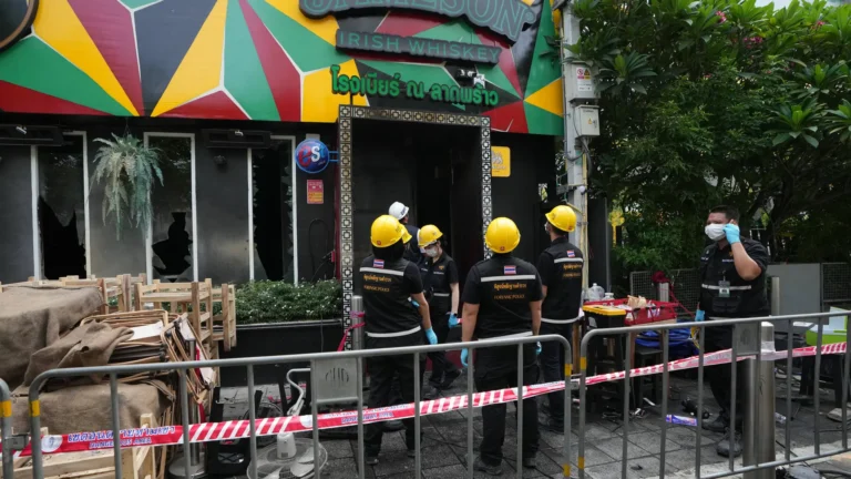 Incendio en bar de Bangkok deja al menos 27 muertos y más de 30 heridos