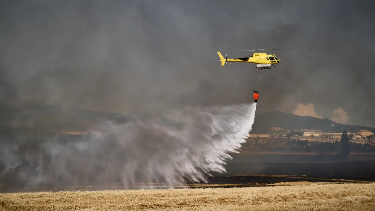 Incendios forestales en España arrasan más de 50 mil hectáreas y representan casi el 40% del total de la Unión Europea Incendios forestales en España arrasan más de 50 mil hectáreas y representan casi el 40% del total de la Unión Europea