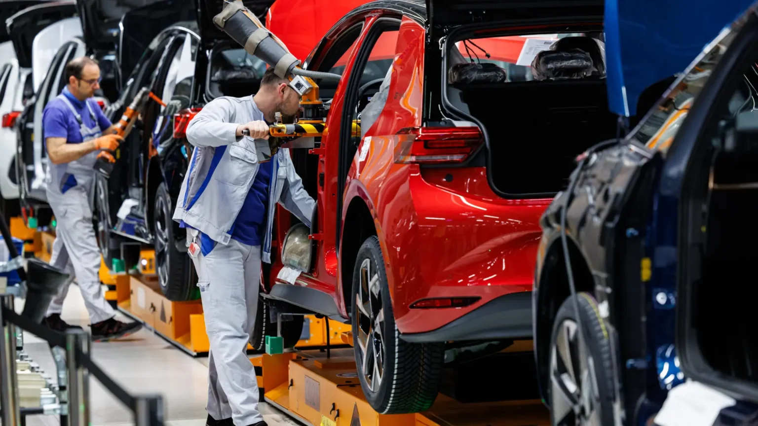 Industria automotriz española exige impulso urgente al Plan España Auto 2030 ante retrasos en su implementación