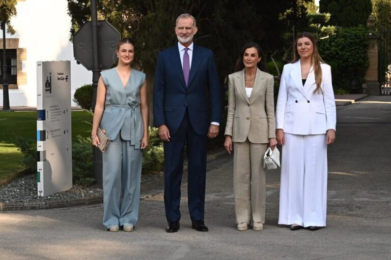 La Infanta Sofía pronuncia su primer discurso oficial acompañada por los Reyes en Zaragoza La Infanta Sofía pronuncia su primer discurso oficial acompañada por los Reyes en Zaragoza