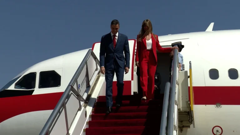Juez Peinado se va de vacaciones y delega en sustituto decisión sobre permiso de viaje de Begoña Gómez Juez Peinado se va de vacaciones y delega en sustituto decisión sobre permiso de viaje de Begoña Gómez