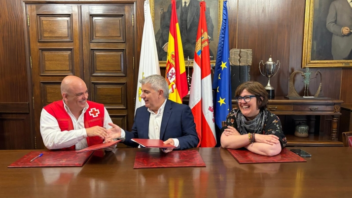 Ayuntamiento de Soria renueva convenio con Cruz Roja y adjudica nuevo puesto de gastronomía italiana en mercado municipal Ayuntamiento de Soria renueva convenio con Cruz Roja y adjudica nuevo puesto de gastronomía italiana en mercado municipal