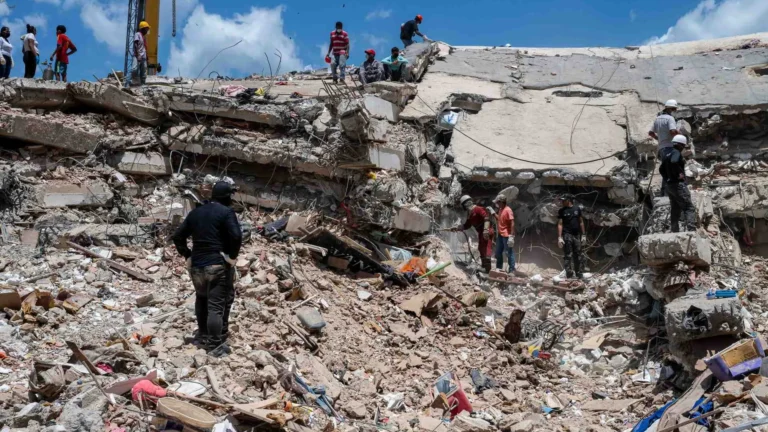 La Guaira quedó reducida a escombros tras terremotos que devastaron la zona costera venezolana La Guaira quedó reducida a escombros tras terremotos que devastaron la zona costera venezolana