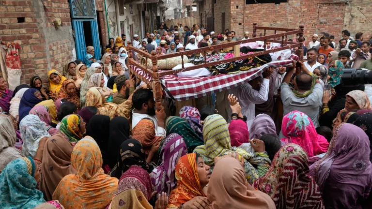 Las primeras lluvias monzónicas en Pakistán dejan al menos 9 muertos y 28 heridos en dos días Las primeras lluvias monzónicas en Pakistán dejan al menos 9 muertos y 28 heridos en dos días