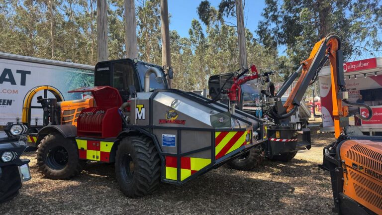 Maquinaria forestal innova con desbroce en 270 grados para prevención de incendios Maquinaria forestal innova con desbroce en 270 grados para prevención de incendios