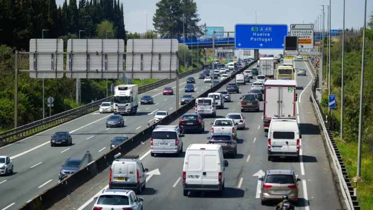 Múltiples accidentes complican el primer día de la Operación Salida del verano en España