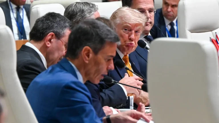 La OTAN acuerda en Ankara invertir más de 43 mil millones de euros en defensa tras tensiones con Trump La OTAN acuerda en Ankara invertir más de 43 mil millones de euros en defensa tras tensiones con Trump