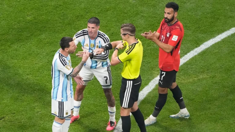 Polémica arbitral ensombrece la remontada de Argentina ante Egipto en octavos del Mundial 2026 Polémica arbitral ensombrece la remontada de Argentina ante Egipto en octavos del Mundial 2026