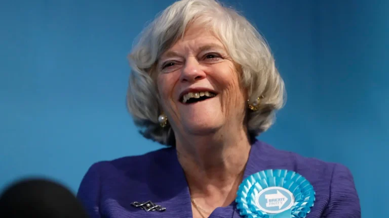Policía antiterrorista británica asume investigación del asesinato de Ann Widdecombe tras nuevas pruebas Policía antiterrorista británica asume investigación del asesinato de Ann Widdecombe tras nuevas pruebas