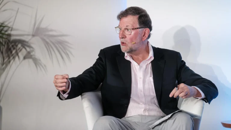 Mariano Rajoy advierte sobre déficit democrático y critica la polarización del Gobierno de Pedro Sánchez