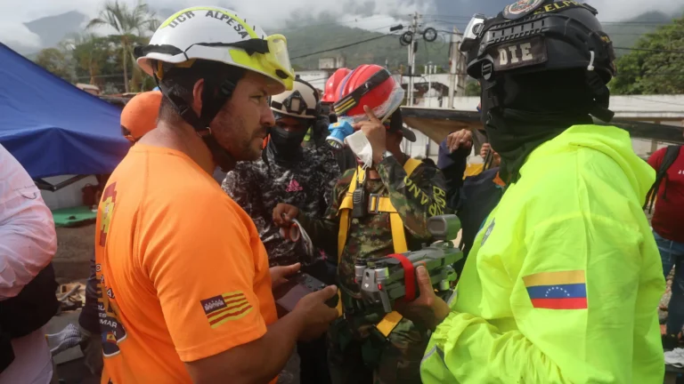 Operación contrarreloj para rescatar a Fabio, niño de 9 años atrapado bajo escombros en Venezuela desde hace nueve días Operación contrarreloj para rescatar a Fabio, niño de 9 años atrapado bajo escombros en Venezuela desde hace nueve días