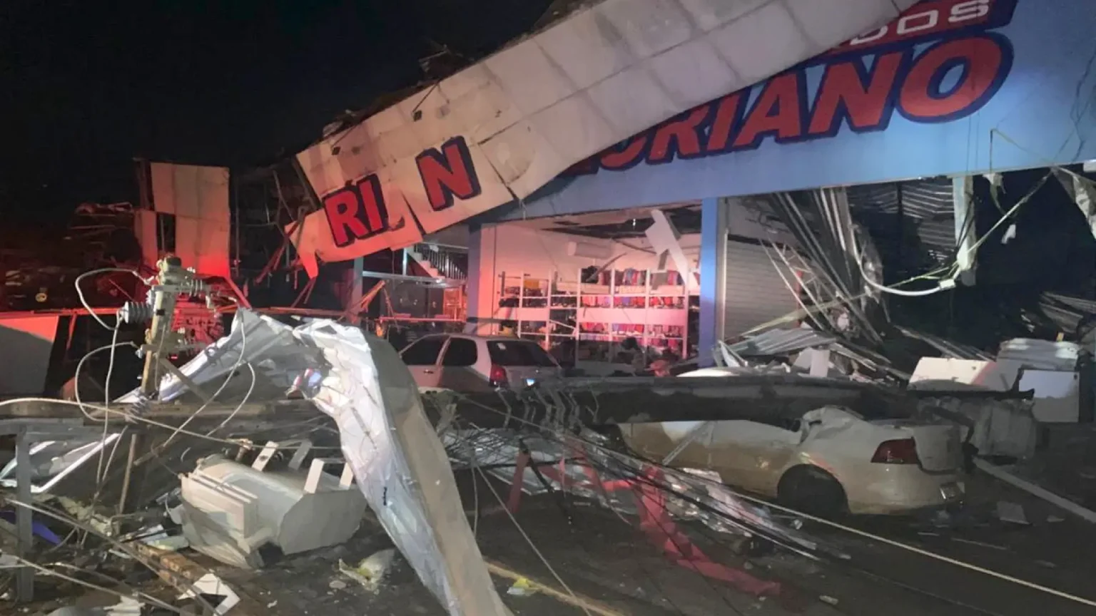 Tornado en Brasil deja 6 muertos y 750 heridos en Paraná Tornado en Brasil deja 6 muertos y 750 heridos en Paraná