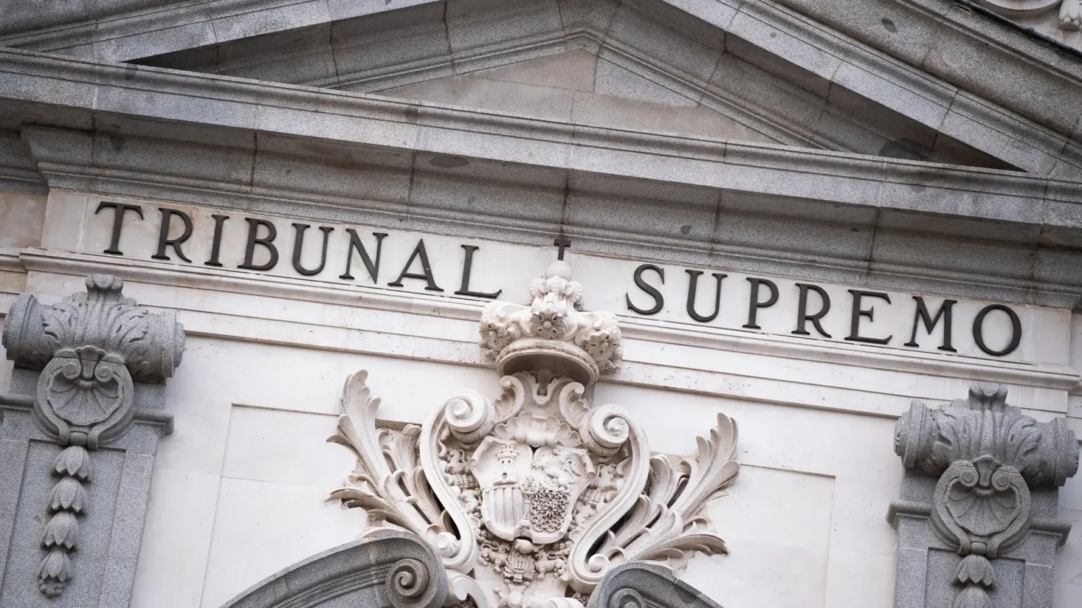 Tribunal Supremo de España anula denegación automática de permisos de residencia por antecedentes penales