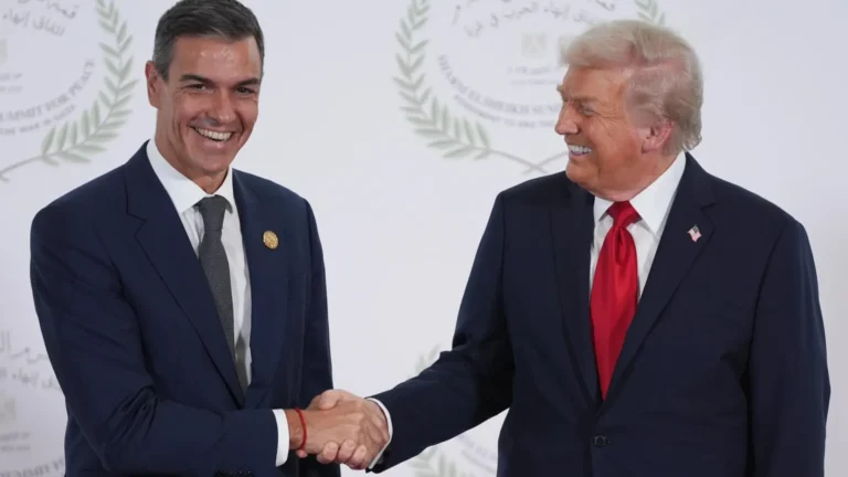 Trump anuncia el corte de relaciones comerciales con España y la califica como ‘un caso perdido’ Trump anuncia el corte de relaciones comerciales con España y la califica como 'un caso perdido'