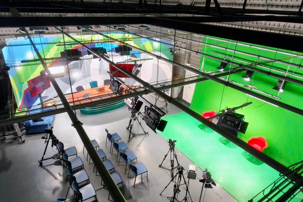 Universidad Europea Miguel de Cervantes estrena plató de televisión con equipamiento 4K profesional
