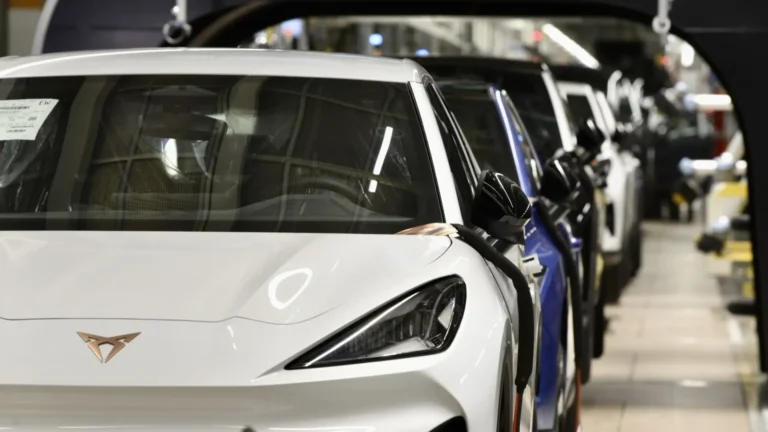 El mercado automovilístico español se acerca a niveles prepandemia con 647,000 matriculaciones en el primer semestre
