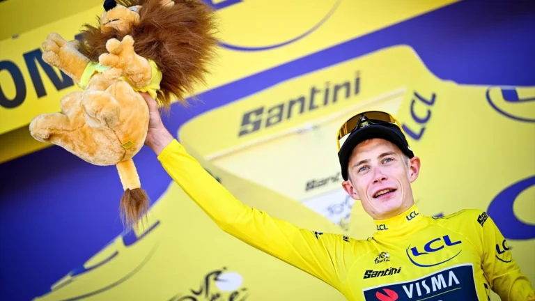 Jonas Vingegaard se convierte en primer líder del Tour de Francia 2026 tras la contrarreloj inaugural en Barcelona Jonas Vingegaard se convierte en primer líder del Tour de Francia 2026 tras la contrarreloj inaugural en Barcelona