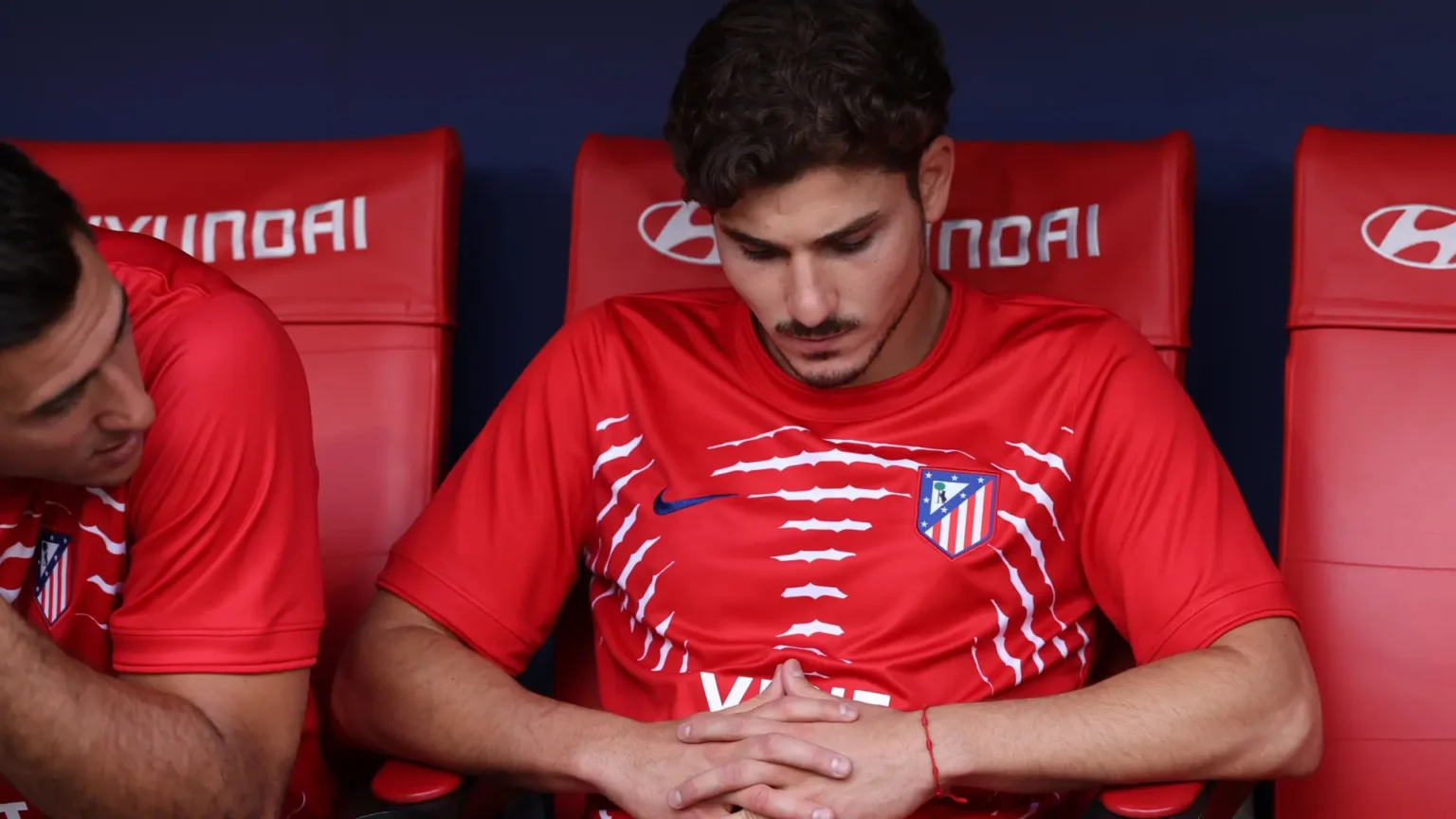 Atlético de Madrid emite tajante comunicado negando cualquier negociación con Barcelona por Julián Álvarez