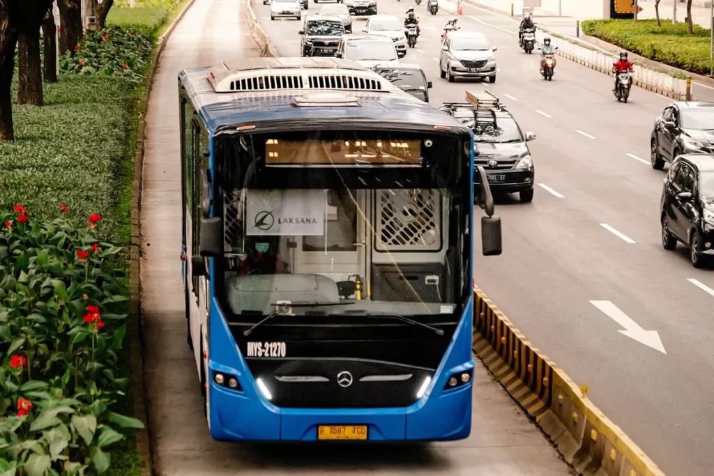 España avanza en la integración de autobuses autónomos con tecnología de inteligencia artificial y conectividad 5G