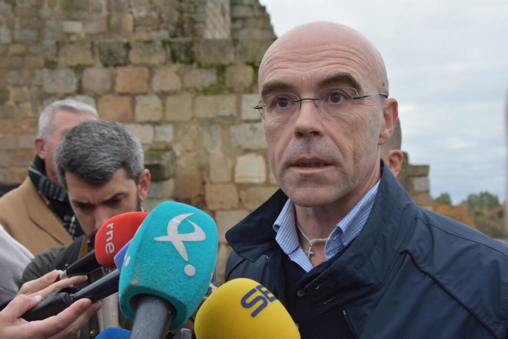 Jorge Buxadé vincula los incendios forestales con las políticas agrícolas de la Unión Europea Jorge Buxadé vincula los incendios forestales con las políticas agrícolas de la Unión Europea