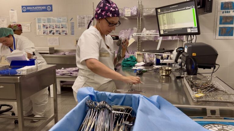 Central de Esterilización del Hospital de Ourense procesa 70,000 entradas anuales de material sanitario con sistema de trazabilidad total