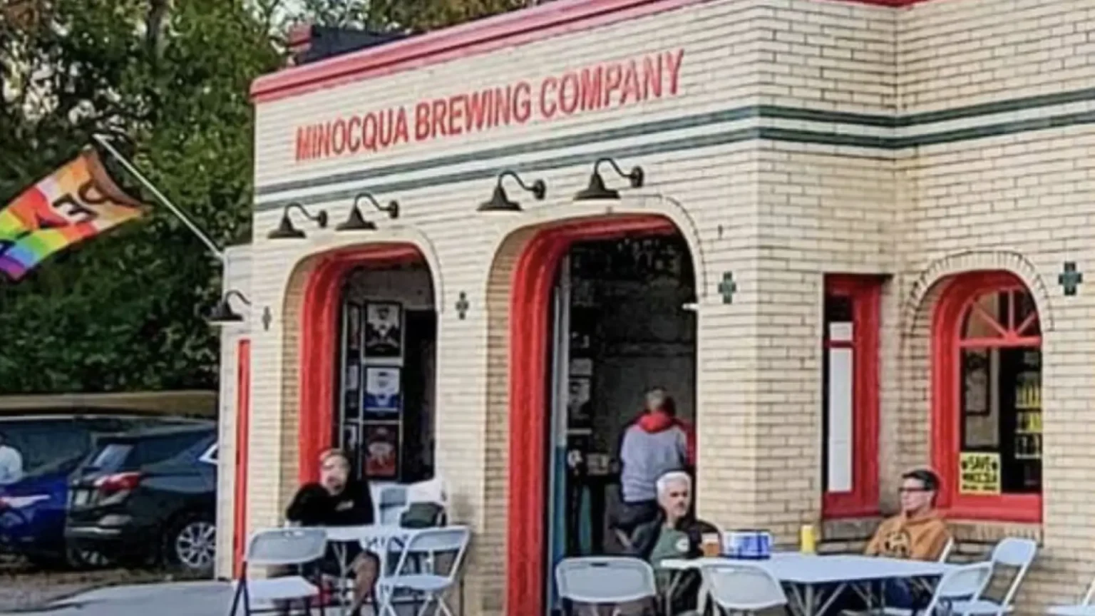 Cervecería de Wisconsin perderá su licencia tras prometer cerveza gratis cuando muriera Donald Trump