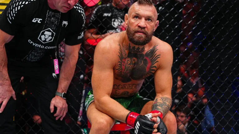 Conor McGregor estará fuera un año tras lesionarse la rodilla en los primeros segundos de UFC 329