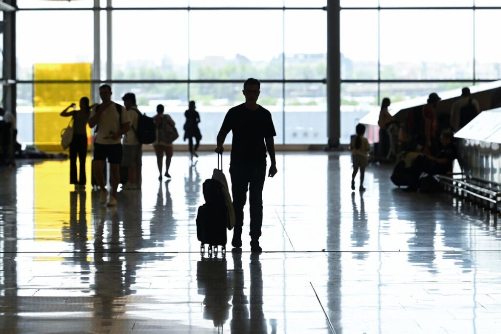 Más de 6,800 viajeros procedentes de Italia han sido identificados en controles fronterizos españoles