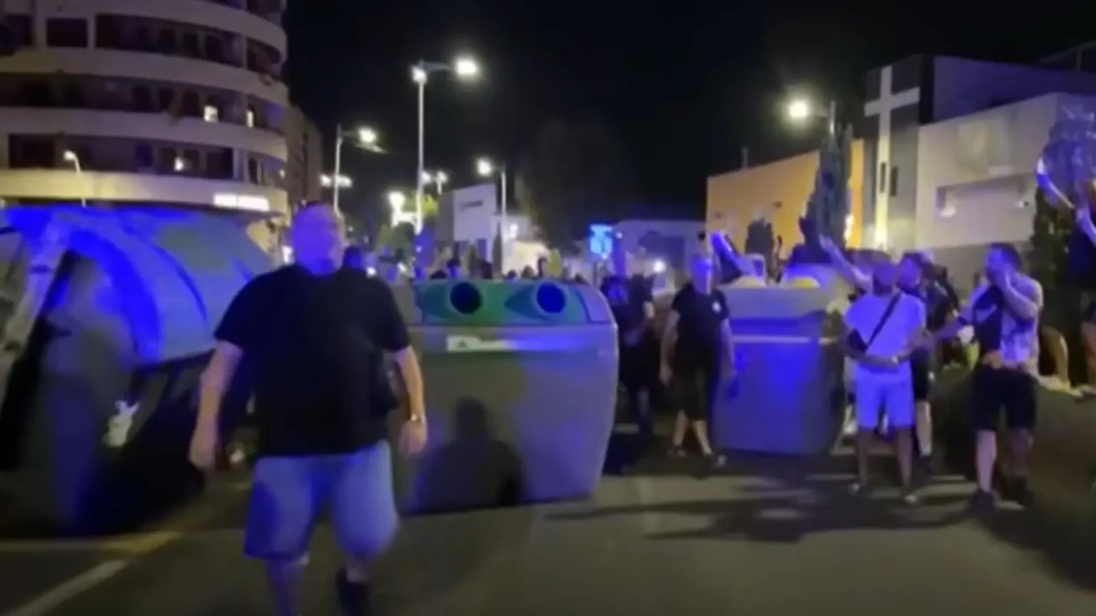 Crisis migratoria en Ceuta: Policía dispara al aire tras protestas y cuatro militares resultan heridos en emboscada