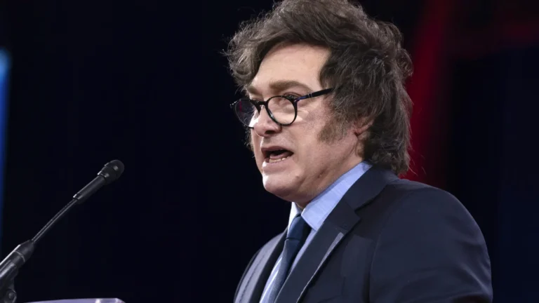 Argentina permitirá expulsar a extranjeros que agravien a ciudadanos bajo nuevo decreto de Milei