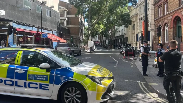 Detienen a mujer de 47 años tras apuñalar a cuatro hombres con tijeras en Covent Garden