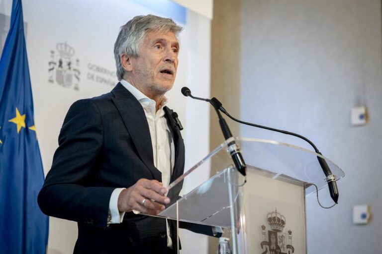 España restablece controles fronterizos en conexiones aéreas y marítimas con Italia