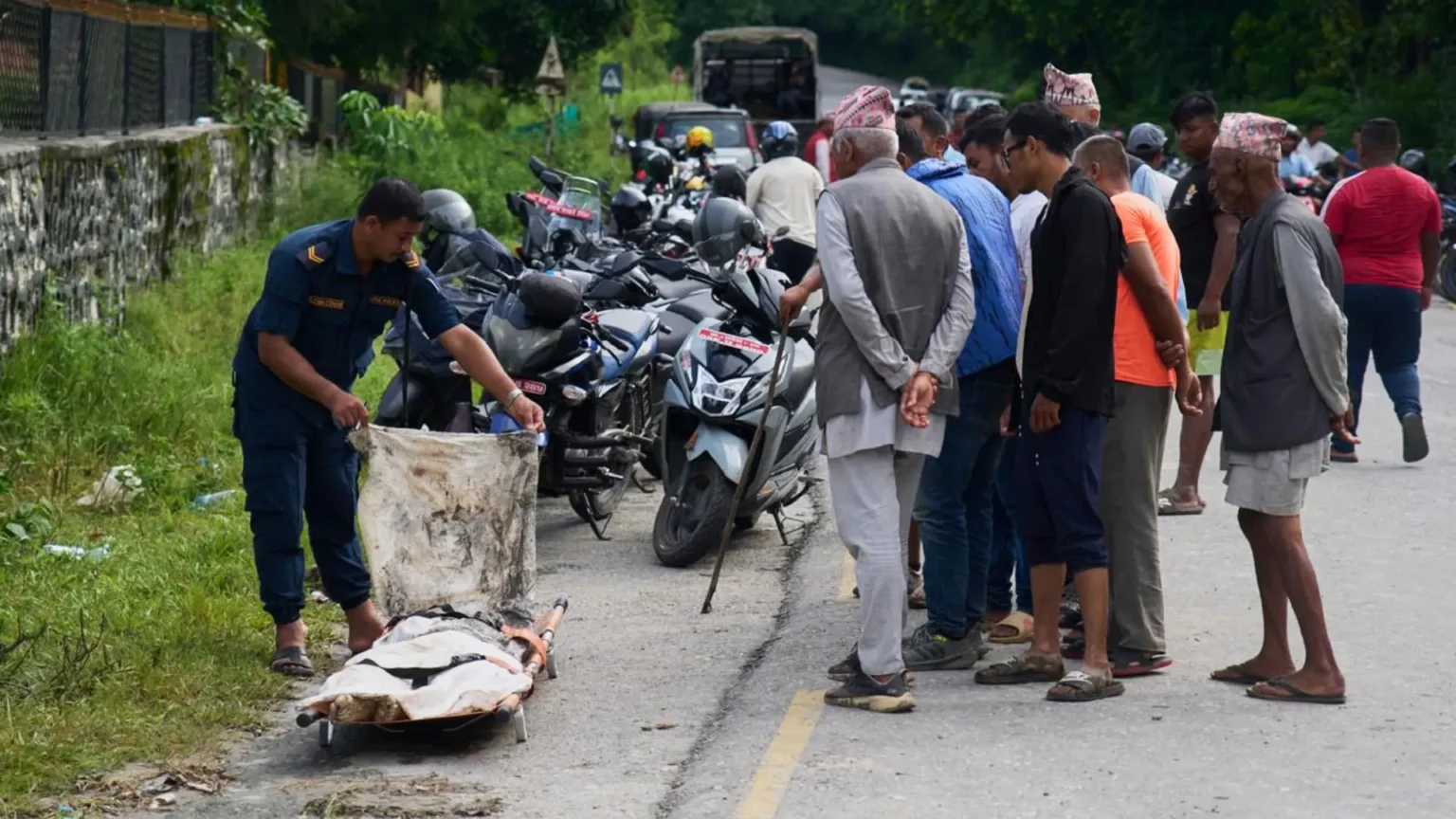 Gobierno español confirma que cuatro ciudadanos permanecen desaparecidos tras devastadora riada en Nepal