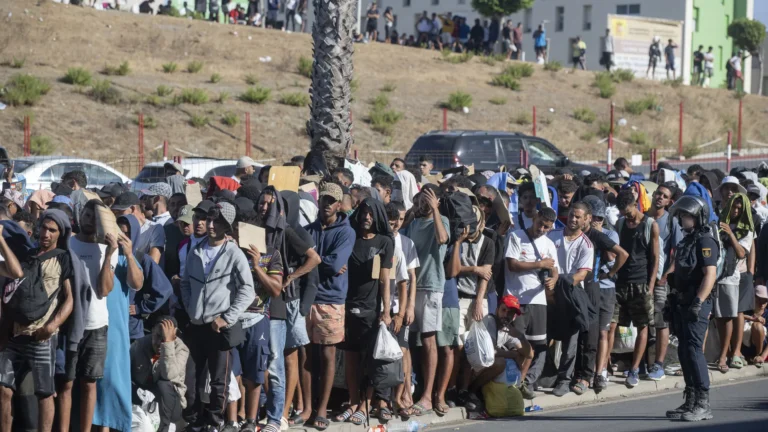 España activa por primera vez una situación de interés para la seguridad nacional en Ceuta ante crisis migratoria
