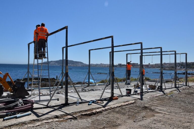 Gobierno español instala duchas y baños de emergencia en zonas con mayor presencia de migrantes en Ceuta