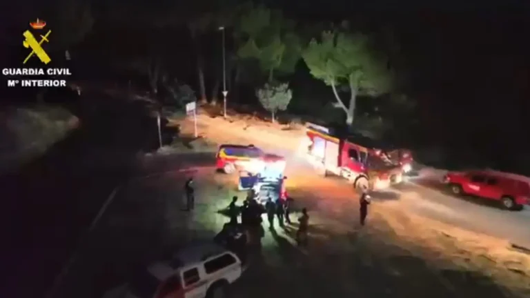 Guardia Civil emplea drones y tecnología avanzada en operaciones nocturnas contra incendios forestales en España