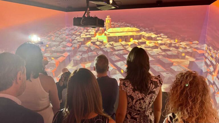 Huesca inaugura su renovada Oficina de Turismo con sala inmersiva y tecnología digital