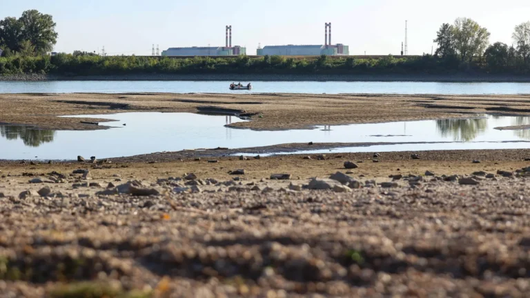 Hungría evita el cierre total de su única central nuclear por leve crecimiento del nivel del Danubio
