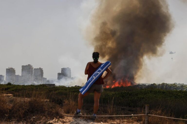 Emergencias activa el protocolo de incendios forestales por fuego en el parque natural de El Saler